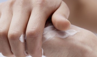 手上去除油漆的最好方法（5种方法轻松去除手上上油漆）