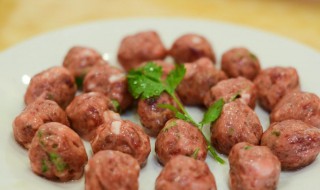 猪肉和牛肉混合馅丸子怎么做（猪肉和牛肉混合馅丸子怎么做的）