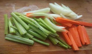 芹菜萝卜肉片教程 萝卜芹菜大肉饺子馅的做法