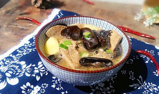 木耳猪肝汤的做法?（木耳猪肝汤的做法 家常）