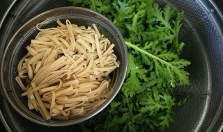 豆腐丝拌蒿叶教程(茼蒿豆腐皮凉拌)