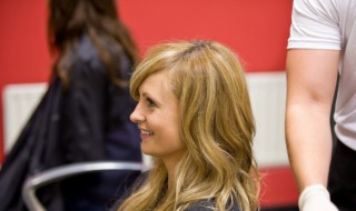 焗头发和染头发的区别 焗头发和染头发的区别在哪