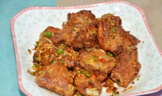 椒盐香排骨 香酥诱人的椒盐排骨的制作方法