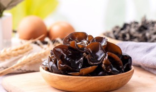 西芹木耳丝炒肉筋怎么做 西芹木耳肉丝的做法