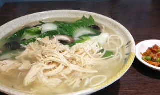 鸡丝菜面怎么做（鸡丝蔬菜面）