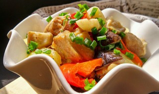 香菇土豆鸡块煲怎么做 香菇土豆鸡块煲怎么做的