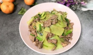 泡椒莴笋炒牛肉(泡椒莴笋炒牛肉的做法)