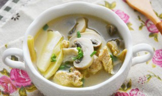 草菇鸡片汤（草菇鸡块）
