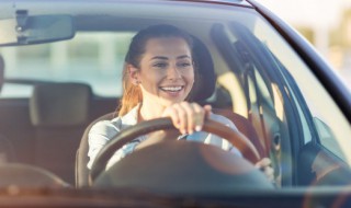 教练踩离合正确方法 教练踩离合正确方法图