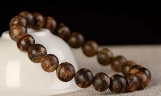 怎样鉴别沉香手串（怎样鉴别沉香手串真假）
