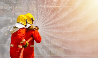 扑灭初期火灾的方法 扑灭初期火灾的方法是