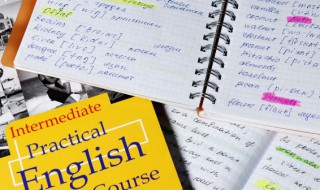 稍等用英语怎么说（稍等用英语怎么说电话用语）