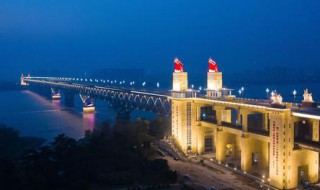 南京长江大桥铁路桥全长大约多少米（南京长江大桥铁路桥全长大约多少米2022年的）