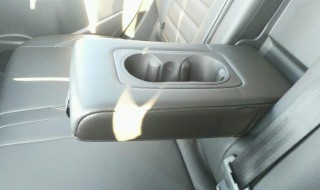 翼虎中央扶手拆卸步骤 15款翼虎扶手箱拆装