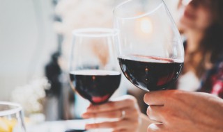 红酒能怎么吃（红酒怎么吃补气血）