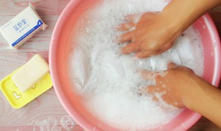 消毒水喷到衣服上变色了怎么办 衣服喷了消毒水变色了怎么办