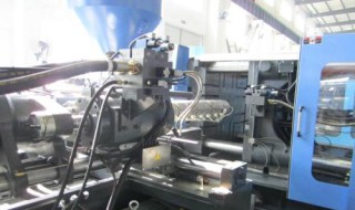 注塑机打着打着就缺料 注塑机打着打着就缺料敲下料头就好了