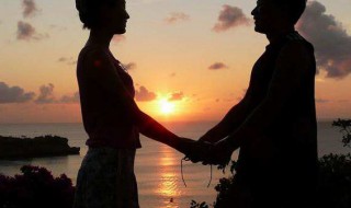 梦到被男生牵手暗示什么（梦见被男生牵手什么意思）