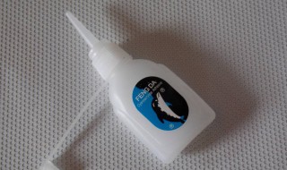 手上沾上强力胶怎么办