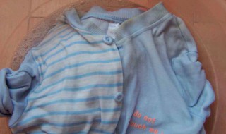 衣服沾了漂白水怎么办（衣服沾了漂白水怎么办呢）