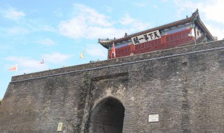 山海关哪里有能在金属上刻字的（山海关有古玩市场吗）