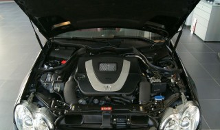 奔驰S350前盖怎么打开（奔驰s350前盖怎么打开图解）