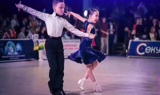 拉丁舞的来源妆容造型特点（拉丁舞的妆容和发型）