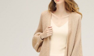 米色毛衣外搭里面搭什么 米色毛衣外套搭配什么裤子