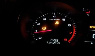 奥迪tt消除胎压灯步骤 奥迪tt报警哪个胎压报警这个怎么清除