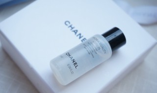 保湿精华和保湿洁面的区别(保湿精华和保湿洁面的区别在哪)