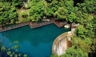 庐山成为避暑胜地的主要原因（庐山是驰名中外的避暑胜地原因）