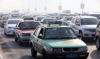 汽车被堵怎么开出 汽车被堵怎么开出来的