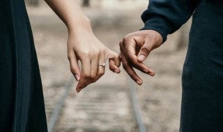 男人真心爱一个女人是什么表现 男人真心爱一个女人是什么表现呢