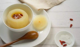 冰糖蒸梨和冰糖炖梨那个管用（冰糖炖梨和冰糖蒸梨哪个效果好）