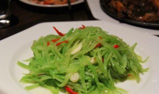 甜椒拌青笋怎么做（甜椒拌青笋怎么做才好吃）