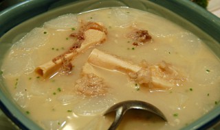 棒骨熬汤怎么做（棒骨汤的熬制方法）