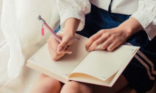 回农村过年的句子经典说说（回农村过年的句子经典说说短句）