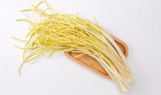 凉拌蒜黄的家常做法窍门（凉拌蒜黄要焯水吗）