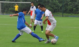 对墙踢足球怎么做(对墙踢球有用吗)