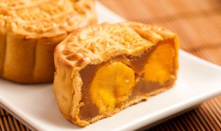 莲蓉蛋黄冰皮月饼（莲蓉蛋黄冰皮月饼做法）