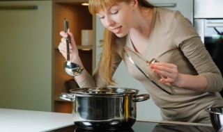 升麻黄芪炖鸡肉 黄芪与升麻泡水喝要多少克好