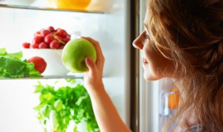 冰箱冻住了抽屉打不开小方法 冰箱抽屉冻住了最快化冻技巧