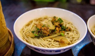 雪菜笋面（雪菜笋丝面的做法）