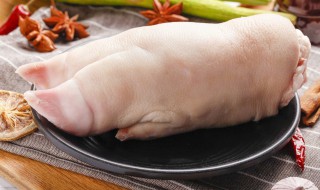 莲藕煨蹄花 莲藕蹄髈汤