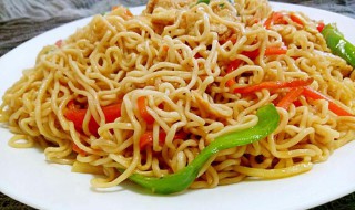 怎么制作简单好吃的炒泡面（炒泡面简单做法）