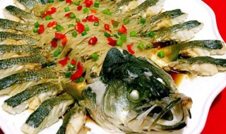 清蒸开屏鲈鱼（清蒸开屏鲈鱼视频）