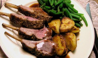 迷迭香红酒烩小羊排的做法（迷迭香羊排的正宗做法）