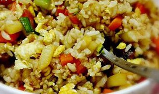 干饭人必备技能什锦炒大米（炒什锦饭的做法家常）