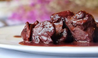 红酒炖小牛肉（红酒炖牛肉用什么部位）