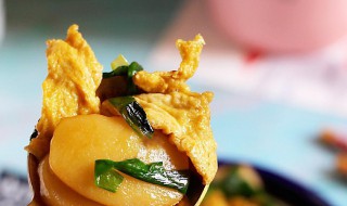 韭菜鸡蛋炒年糕制作方法 韭菜鸡蛋炒年糕制作方法窍门